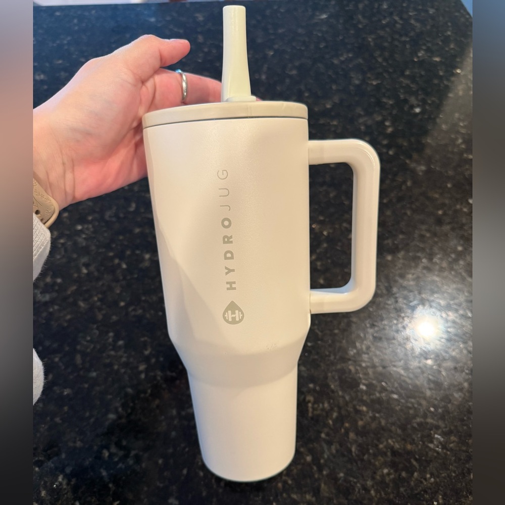 Cream colored hydrojug 40oz